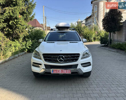 Белый Мерседес М-Класс, объемом двигателя 0 л и пробегом 300 тыс. км за 19999 $, фото 3 на Automoto.ua