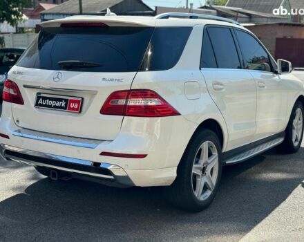 Білий Мерседес М-Клас, об'ємом двигуна 3 л та пробігом 198 тис. км за 23790 $, фото 3 на Automoto.ua
