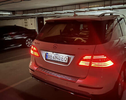 Белый Мерседес М-Класс, объемом двигателя 2.14 л и пробегом 255 тыс. км за 17500 $, фото 2 на Automoto.ua