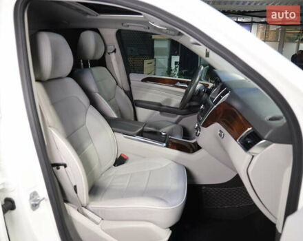 Белый Мерседес М-Класс, объемом двигателя 0 л и пробегом 167 тыс. км за 21000 $, фото 37 на Automoto.ua