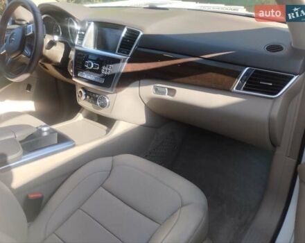 Белый Мерседес М-Класс, объемом двигателя 2.99 л и пробегом 220 тыс. км за 20650 $, фото 1 на Automoto.ua