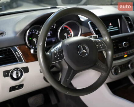 Белый Мерседес М-Класс, объемом двигателя 0 л и пробегом 167 тыс. км за 21000 $, фото 19 на Automoto.ua