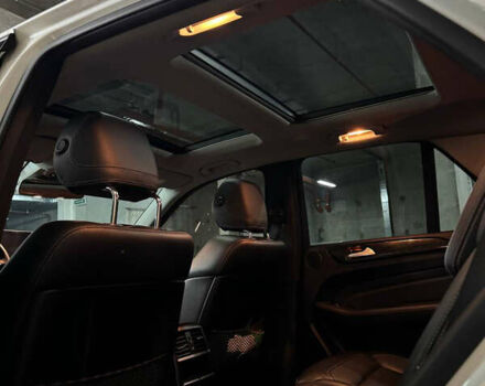 Белый Мерседес М-Класс, объемом двигателя 2.99 л и пробегом 199 тыс. км за 28000 $, фото 9 на Automoto.ua