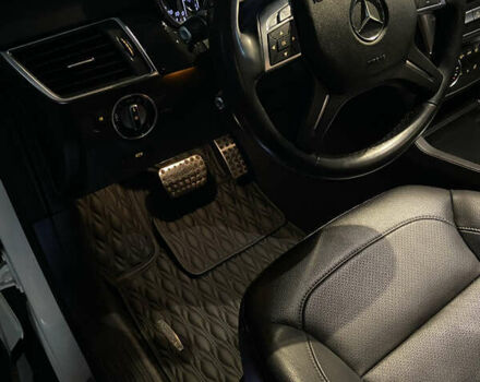 Белый Мерседес М-Класс, объемом двигателя 2.14 л и пробегом 255 тыс. км за 17500 $, фото 6 на Automoto.ua