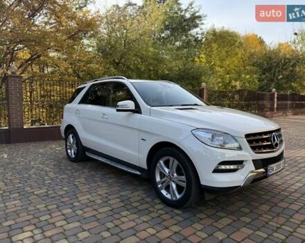 Мерседес М-Класс 2013 в Ровно на Automoto.ua Белый Мерседес М-Класс, объемом двигателя 2.99 л и пробегом 216 тыс. км за 19700 $, фото 18 на Automoto.ua