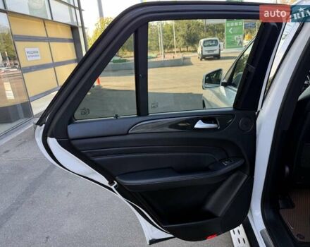 Белый Мерседес М-Класс, объемом двигателя 2.99 л и пробегом 247 тыс. км за 19999 $, фото 15 на Automoto.ua