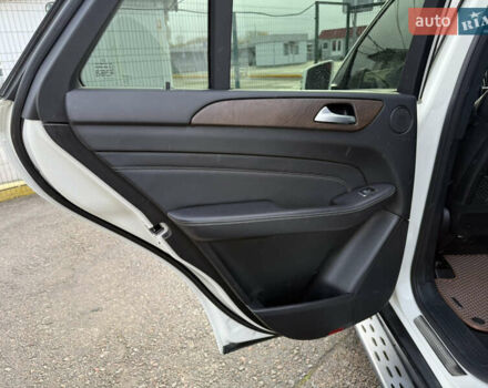 Белый Мерседес М-Класс, объемом двигателя 2.14 л и пробегом 160 тыс. км за 18990 $, фото 8 на Automoto.ua