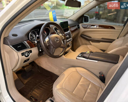 Мерседес М-Класс 2013 в Снятине на Automoto.ua Белый Мерседес М-Класс, объемом двигателя 2.14 л и пробегом 247 тыс. км за 19500 $, фото 9 на Automoto.ua