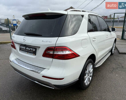 Белый Мерседес М-Класс, объемом двигателя 2.14 л и пробегом 160 тыс. км за 18990 $, фото 3 на Automoto.ua