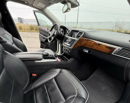 Белый Мерседес М-Класс, объемом двигателя 3 л и пробегом 240 тыс. км за 23499 $, фото 4 на Automoto.ua