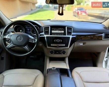 Мерседес М-Класс 2013 в Ровно на Automoto.ua Белый Мерседес М-Класс, объемом двигателя 2.99 л и пробегом 216 тыс. км за 19700 $, фото 21 на Automoto.ua