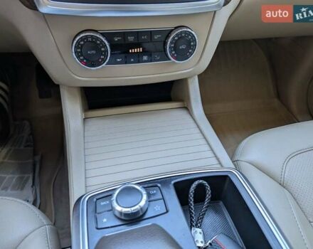 Белый Мерседес М-Класс, объемом двигателя 3 л и пробегом 340 тыс. км за 20500 $, фото 5 на Automoto.ua