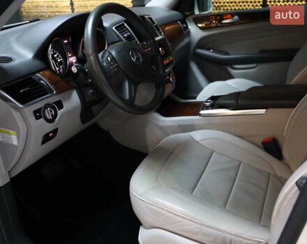 Белый Мерседес М-Класс, объемом двигателя 0 л и пробегом 167 тыс. км за 21000 $, фото 15 на Automoto.ua