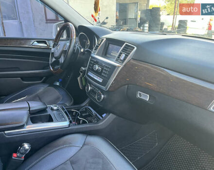 Белый Мерседес М-Класс, объемом двигателя 2.99 л и пробегом 248 тыс. км за 24500 $, фото 12 на Automoto.ua