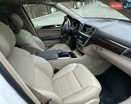 Белый Мерседес М-Класс, объемом двигателя 2.99 л и пробегом 131 тыс. км за 22700 $, фото 9 на Automoto.ua