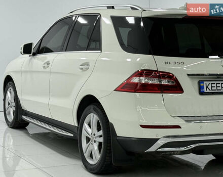 Белый Мерседес М-Класс, объемом двигателя 2.99 л и пробегом 160 тыс. км за 19900 $, фото 12 на Automoto.ua