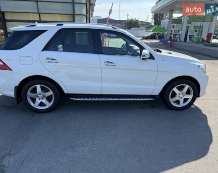 Белый Мерседес М-Класс, объемом двигателя 2.99 л и пробегом 247 тыс. км за 19999 $, фото 3 на Automoto.ua