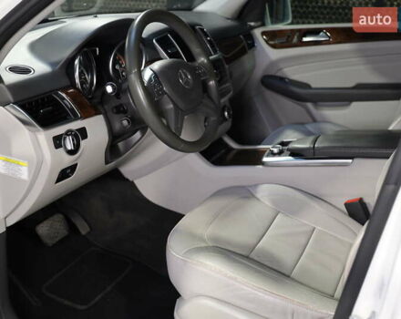 Белый Мерседес М-Класс, объемом двигателя 0 л и пробегом 167 тыс. км за 21000 $, фото 17 на Automoto.ua