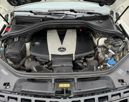 Белый Мерседес М-Класс, объемом двигателя 3 л и пробегом 240 тыс. км за 23499 $, фото 6 на Automoto.ua