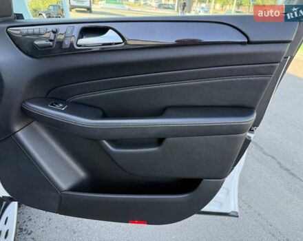 Белый Мерседес М-Класс, объемом двигателя 2.99 л и пробегом 247 тыс. км за 19999 $, фото 22 на Automoto.ua