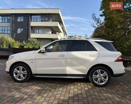 Мерседес М-Класс 2013 в Ровно на Automoto.ua Белый Мерседес М-Класс, объемом двигателя 2.99 л и пробегом 216 тыс. км за 19700 $, фото 9 на Automoto.ua