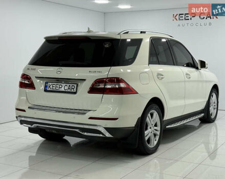 Белый Мерседес М-Класс, объемом двигателя 2.99 л и пробегом 160 тыс. км за 19900 $, фото 10 на Automoto.ua