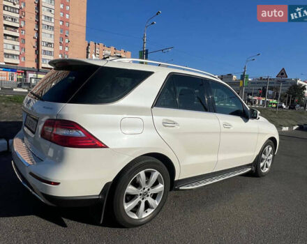 Белый Мерседес М-Класс, объемом двигателя 2.14 л и пробегом 94 тыс. км за 25700 $, фото 7 на Automoto.ua