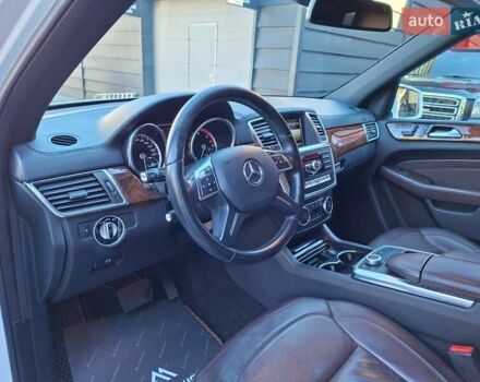 Мерседес М-Класс 2014 в Одессе на Automoto.ua Белый Мерседес М-Класс, объемом двигателя 2.99 л и пробегом 149 тыс. км за 26900 $, фото 9 на Automoto.ua