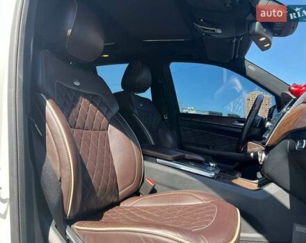 Белый Мерседес М-Класс, объемом двигателя 4.66 л и пробегом 270 тыс. км за 17990 $, фото 12 на Automoto.ua