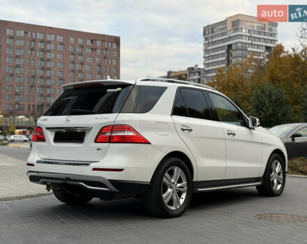 Мерседес М-Класс 2014 в Львове на Automoto.ua Белый Мерседес М-Класс, объемом двигателя 2.99 л и пробегом 279 тыс. км за 22800 $, фото 10 на Automoto.ua