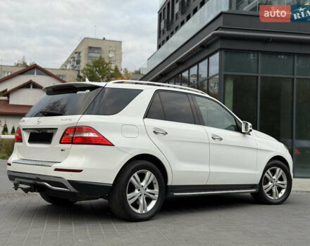 Мерседес М-Класс 2014 в Львове на Automoto.ua Белый Мерседес М-Класс, объемом двигателя 2.99 л и пробегом 279 тыс. км за 22800 $, фото 12 на Automoto.ua
