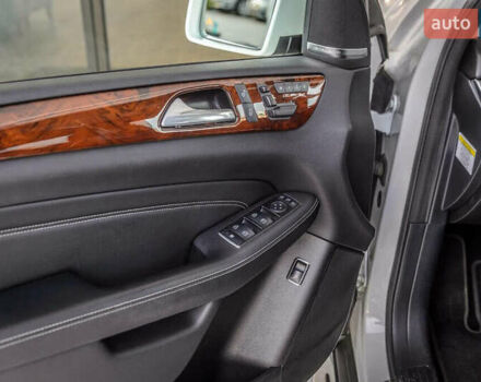 Белый Мерседес М-Класс, объемом двигателя 2.99 л и пробегом 146 тыс. км за 6400 $, фото 9 на Automoto.ua