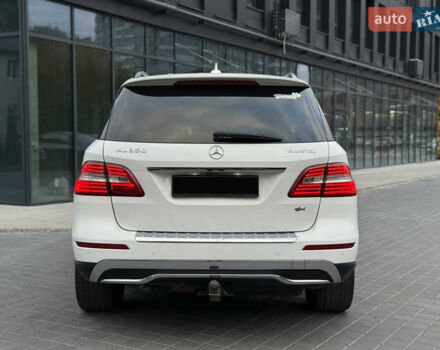 Мерседес М-Класс 2014 в Львове на Automoto.ua Белый Мерседес М-Класс, объемом двигателя 2.99 л и пробегом 279 тыс. км за 22800 $, фото 13 на Automoto.ua