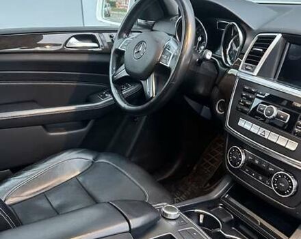 Белый Мерседес М-Класс, объемом двигателя 3.5 л и пробегом 83 тыс. км за 22500 $, фото 2 на Automoto.ua