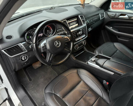 Мерседес М-Класс 2014 в Львове на Automoto.ua Белый Мерседес М-Класс, объемом двигателя 2.99 л и пробегом 279 тыс. км за 22800 $, фото 23 на Automoto.ua