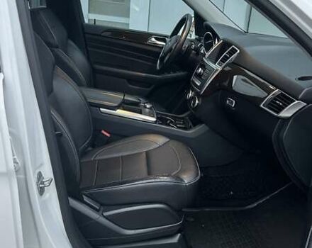 Белый Мерседес М-Класс, объемом двигателя 3.5 л и пробегом 83 тыс. км за 22500 $, фото 4 на Automoto.ua