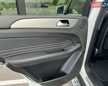 Белый Мерседес М-Класс, объемом двигателя 2.99 л и пробегом 253 тыс. км за 22800 $, фото 19 на Automoto.ua