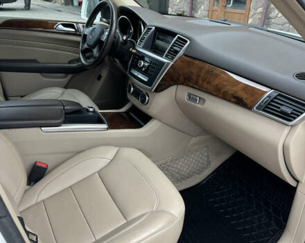 Білий Мерседес М-Клас, об'ємом двигуна 2.99 л та пробігом 130 тис. км за 28777 $, фото 8 на Automoto.ua