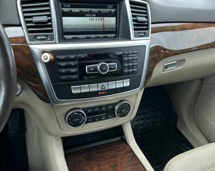 Білий Мерседес М-Клас, об'ємом двигуна 2.99 л та пробігом 130 тис. км за 28777 $, фото 16 на Automoto.ua