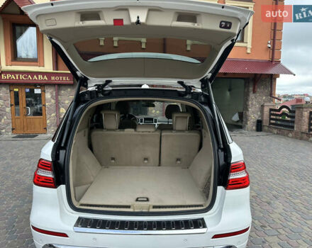 Білий Мерседес М-Клас, об'ємом двигуна 2.99 л та пробігом 130 тис. км за 28777 $, фото 4 на Automoto.ua