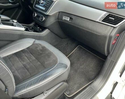 Белый Мерседес М-Класс, объемом двигателя 2.99 л и пробегом 253 тыс. км за 22800 $, фото 27 на Automoto.ua