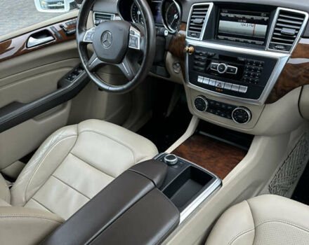Білий Мерседес М-Клас, об'ємом двигуна 2.99 л та пробігом 130 тис. км за 28777 $, фото 12 на Automoto.ua