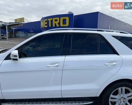 Белый Мерседес М-Класс, объемом двигателя 2.99 л и пробегом 253 тыс. км за 22800 $, фото 6 на Automoto.ua