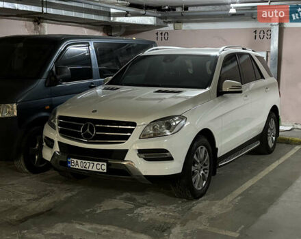 Мерседес М-Класс 2015 в Киеве на Automoto.ua Белый Мерседес М-Класс, объемом двигателя 3 л и пробегом 152 тыс. км за 27900 $, фото 29 на Automoto.ua