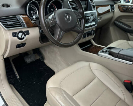 Білий Мерседес М-Клас, об'ємом двигуна 2.99 л та пробігом 130 тис. км за 28777 $, фото 15 на Automoto.ua