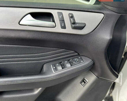 Мерседес М-Класс 2015 в Киеве на Automoto.ua Белый Мерседес М-Класс, объемом двигателя 3 л и пробегом 152 тыс. км за 27900 $, фото 10 на Automoto.ua