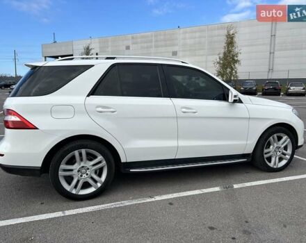 Белый Мерседес М-Класс, объемом двигателя 2.99 л и пробегом 253 тыс. км за 22800 $, фото 2 на Automoto.ua