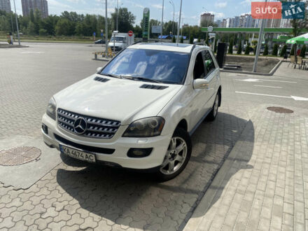 Белый Мерседес М-Класс, объемом двигателя 3.5 л и пробегом 130 тыс. км за 10600 $, фото 1 на Automoto.ua