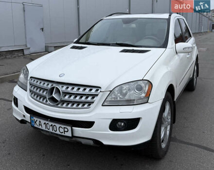 Білий Мерседес М-Клас, об'ємом двигуна 3.5 л та пробігом 265 тис. км за 6400 $, фото 1 на Automoto.ua
