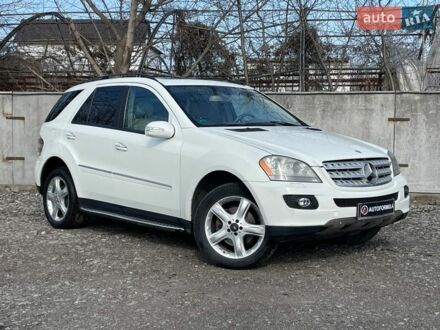 Белый Мерседес М-Класс, объемом двигателя 3.5 л и пробегом 221 тыс. км за 9990 $, фото 1 на Automoto.ua